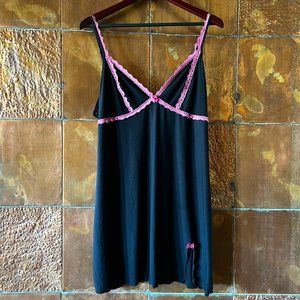 Black nightgown with pink lace & bow detail * Large